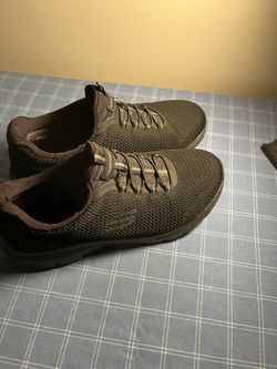 Comfortable black Skechers sneakers in good condition.size 7.5