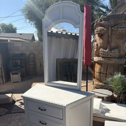 Unique 3-Drawer Dresser/Mirror