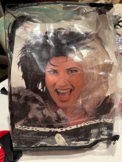 HALLOWEEN COSTUME Cruella De Vil