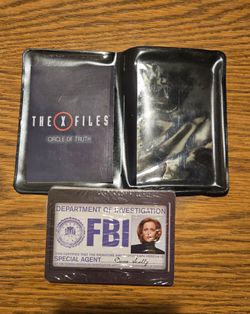 NEW X FILES CIRCLE OF TRUTH GAME  LOOT CRATE  IN GOOD CONDITION
