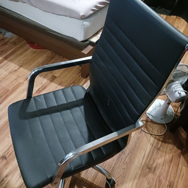 Desk Chiair 