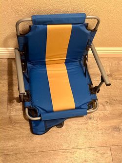 Stadium folding chair