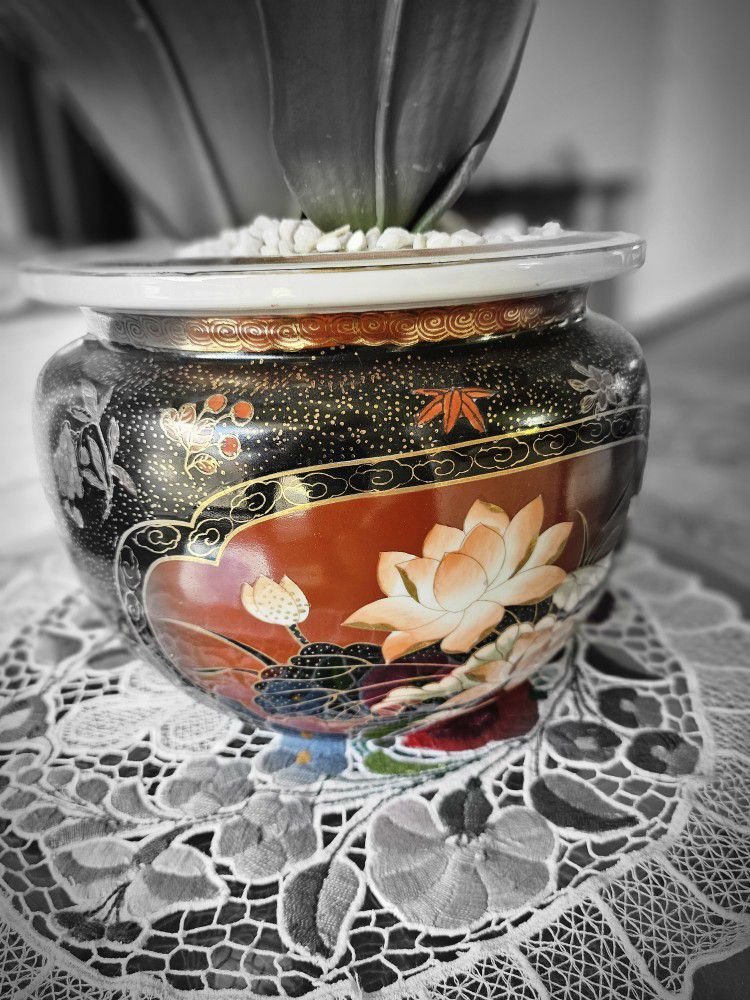 Oriental Flower Vase. 