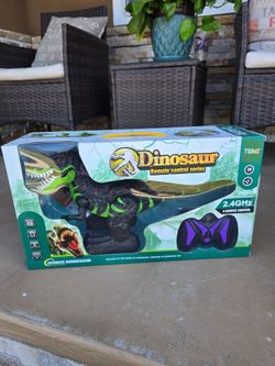 Remote Control Dinosaur (Temi)