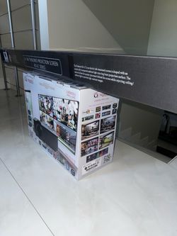 Q Series LS695SU Projector + Motorized Projection Screen