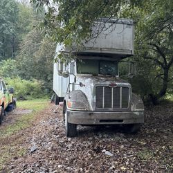 2008 Peterbilt 26ft Box Truck 