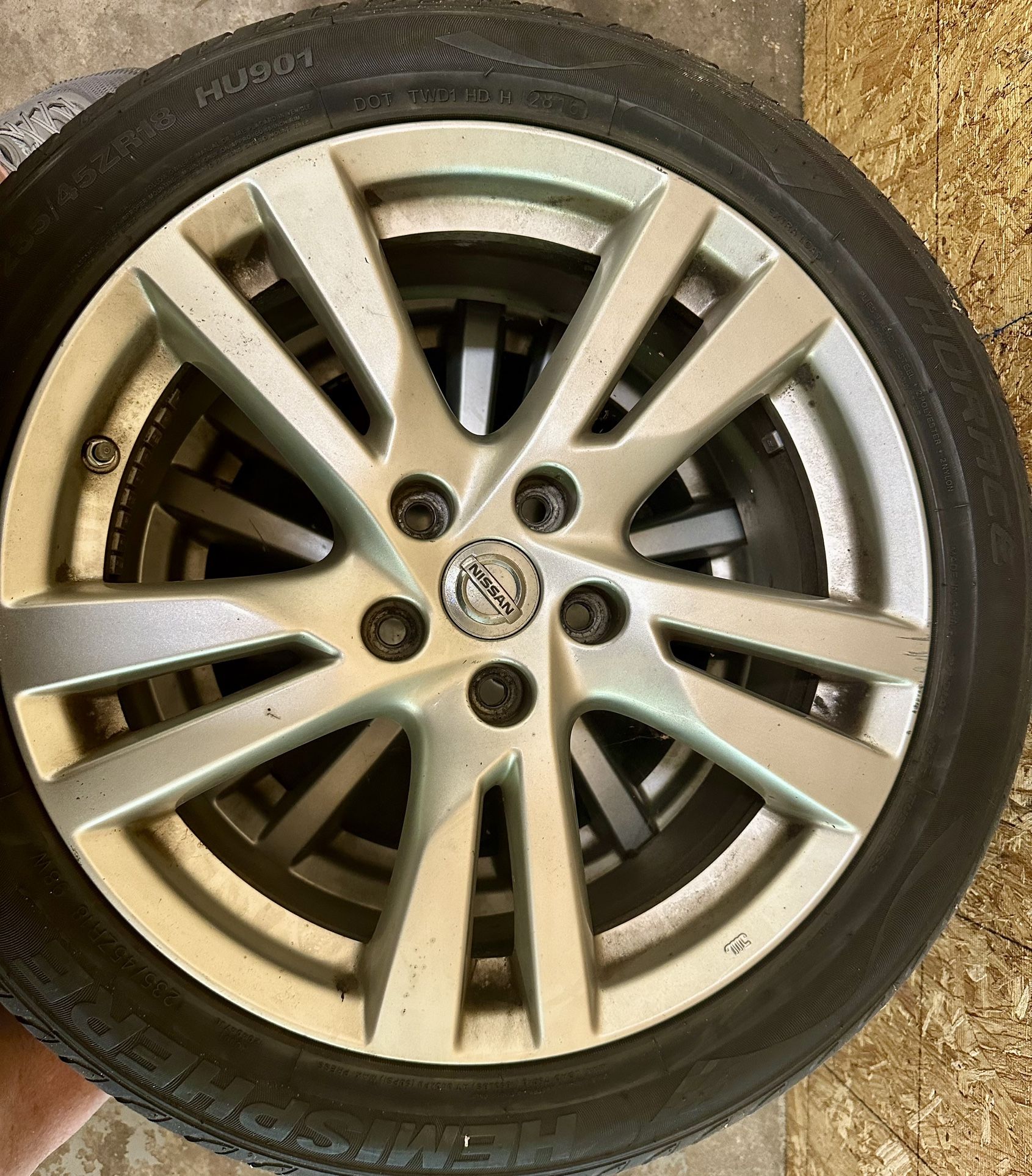18” Nissan Altima Rims With used Tires