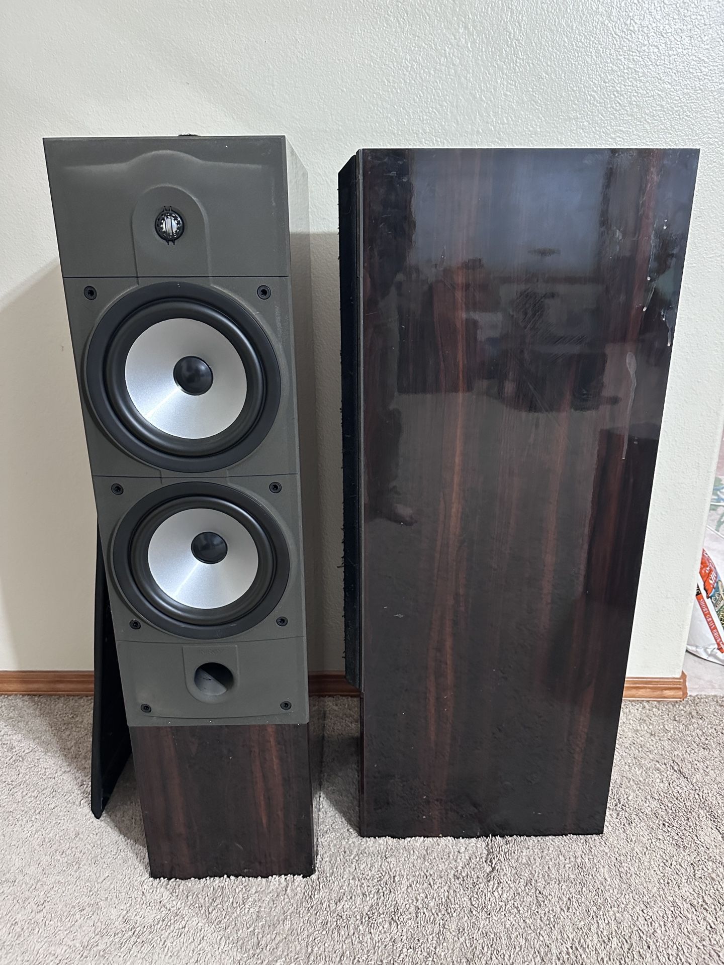 Energy Connoisseur C-8 FLOORSTANDING SPEAKERS.