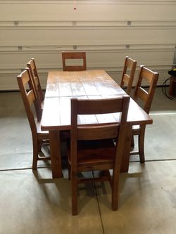 Dining room table and 6 chairs 35”x 55” or 79” x 31”