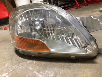 06-08 Toyota Yaris sedan Headlights OEM