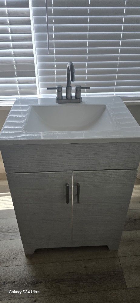Ss Tierra Wht Wash 24-in Vnt