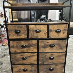 Dresser & Nightstand With Outlet