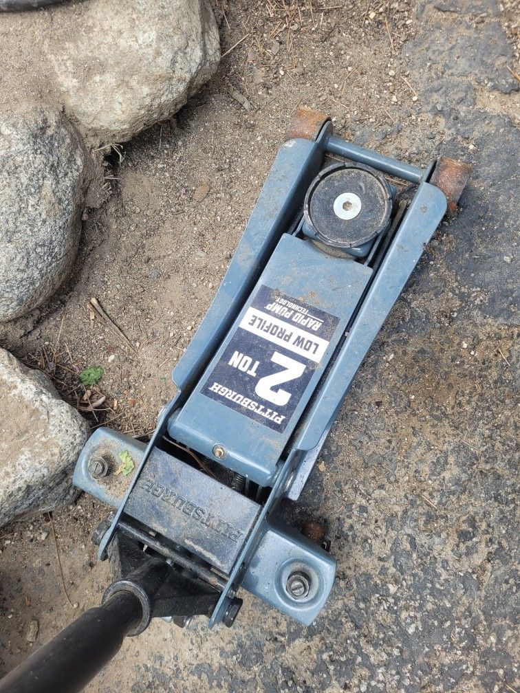 Pittsburgh 2 Ton Low Profile Jack