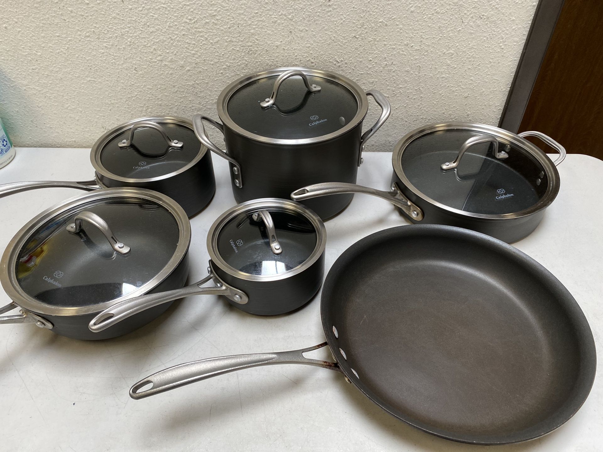 Calphalon 13-piece Commercial Cookware Set pans pots
