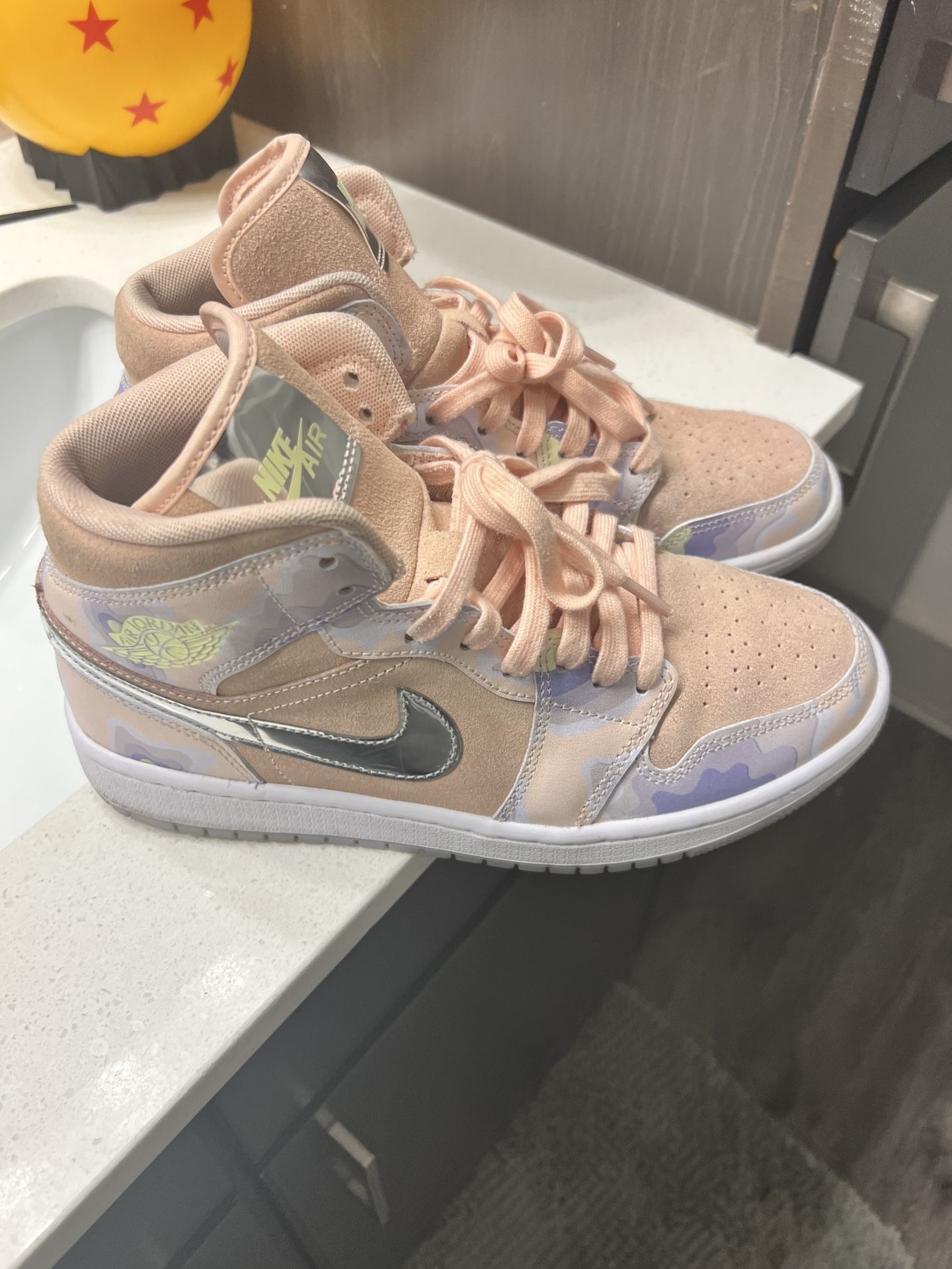Wmns Air Jordan 1 Mid SE 'P(HER) SZ 8.5