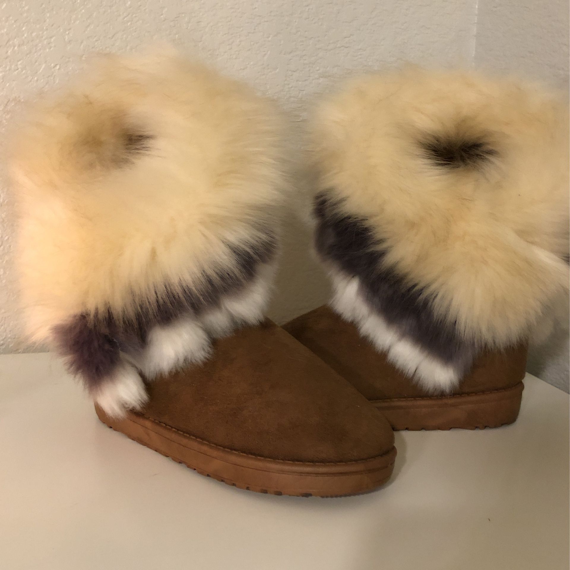 New~ Super Fur Ugggs Size  7 Women’s Bootsq