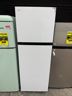 Brand new LG 8.6-cu ft Counter-Depth 22-in Wide Top-Freezer Refrigerator (White