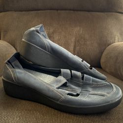 I 🩶 Comfort Slip Ons (Women’s 11) 