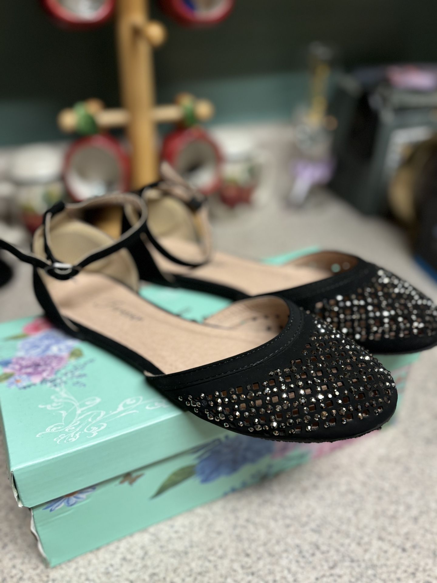 Womens Black Flats Sandals - Size 6
