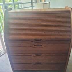 Antique Solid Wood Roll Top Desk.