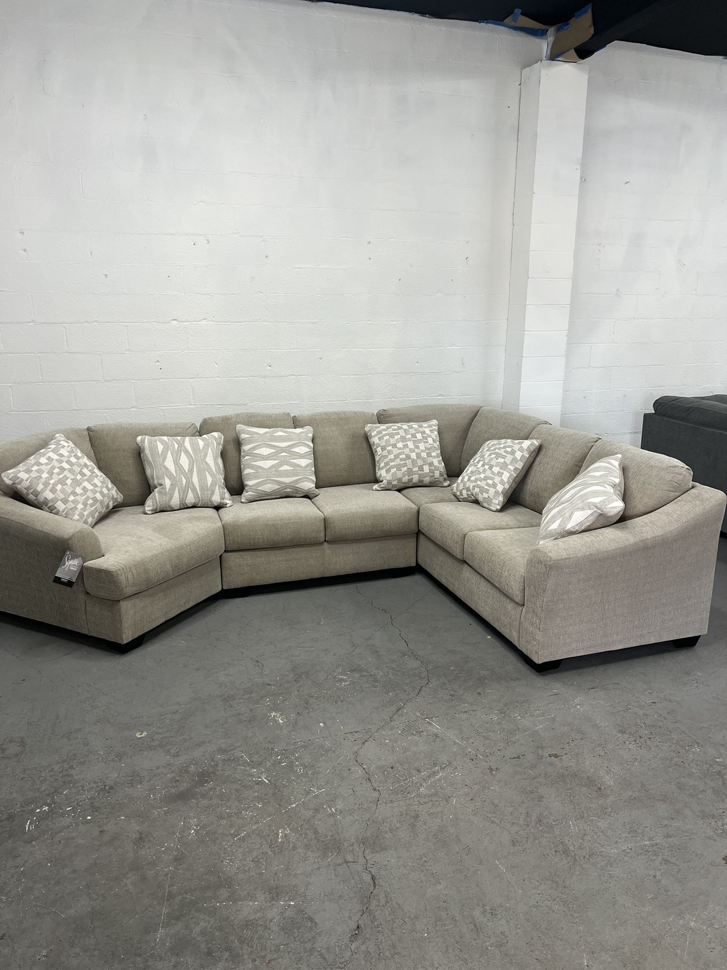FINANCING AVAILABLE‼️ (Free Delivery) Beige Ashley Sectional Sofa Couch W/ Cuddler