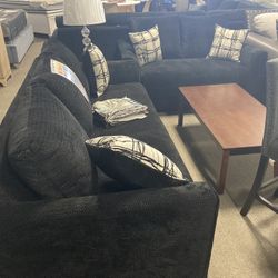 Black Sofa And Loveseat 🖤‼️ Easy Financing Available ✅✅