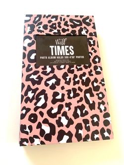 PHOTO ALBUM / HOLDS 4x6 PICTURES