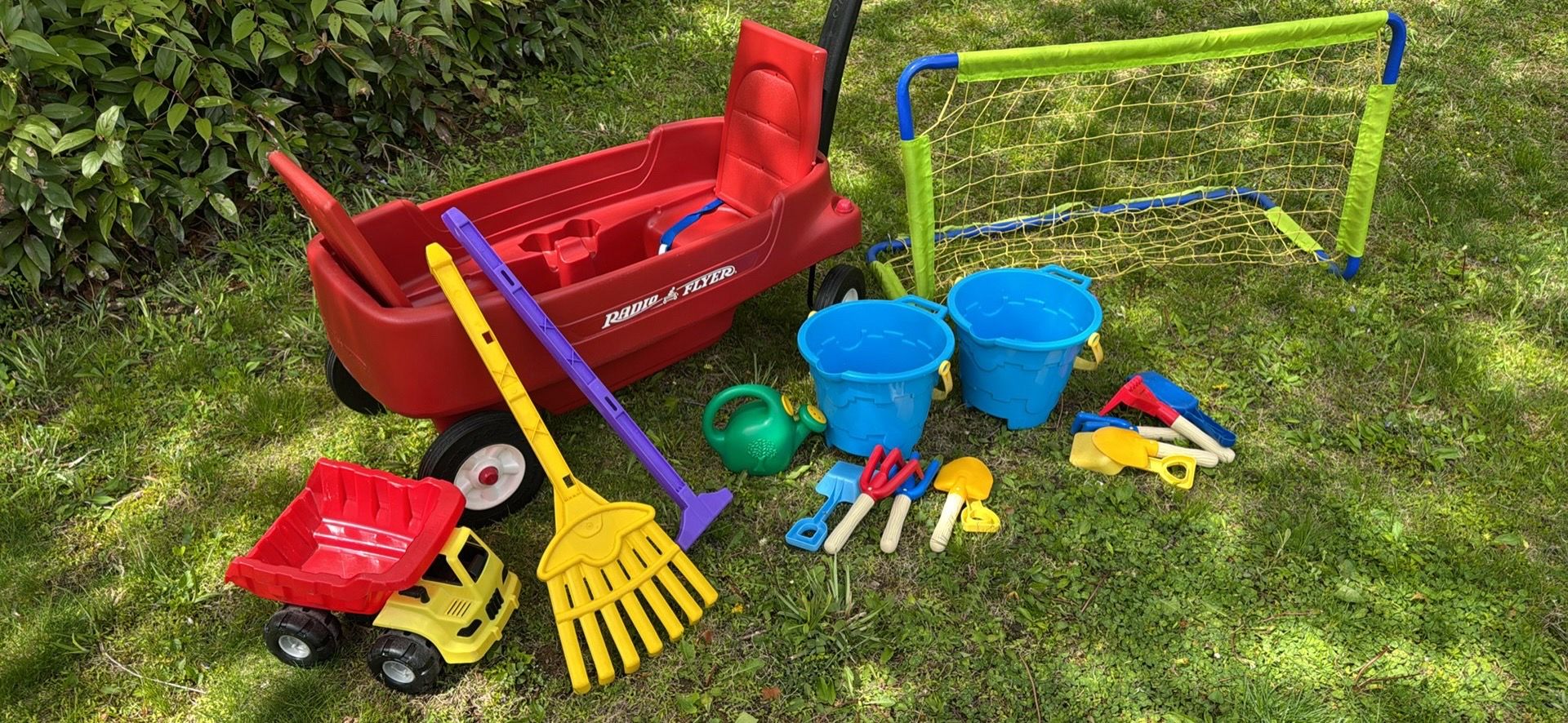 Radio Flyer Pathfinder Summer Beach Lot