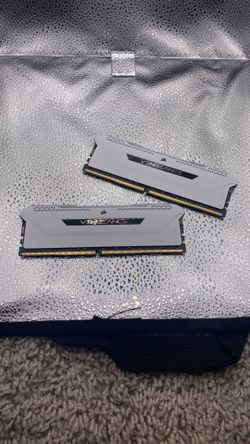 32GB DDR4, 3600 MHz Corsair Vengeance RAM