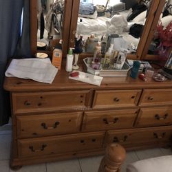 Wood Dresser With Bed Frame And Footboard (king) 