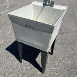Utilatub Laundry Room Garage Shop Garden Raised Utility Sink with Faucet and copper connection hoses! Good condition! 24x20x34in