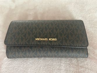 Beautiful Michael Kors Wallet!!
