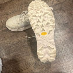 HOKA Tenis Shoes