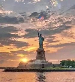 STATUE OF LIBERTY AT SUNSET PICTURE
