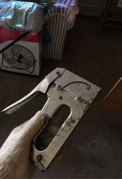 Staple gun