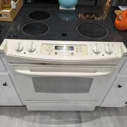 30" GE Electric Range/Oven