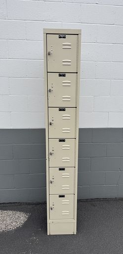 6 Door Metal Lockers EXCELLENT Condition