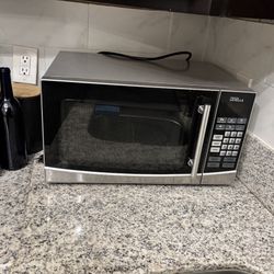 Microwave over the https://offerup.co/faYXKzQFnY?$deeplink_path=/redirect/ New. Levella