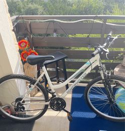 Roadmaster Granite Peak 26" Women's Mountain Bike - 18 Speed - White/Teal