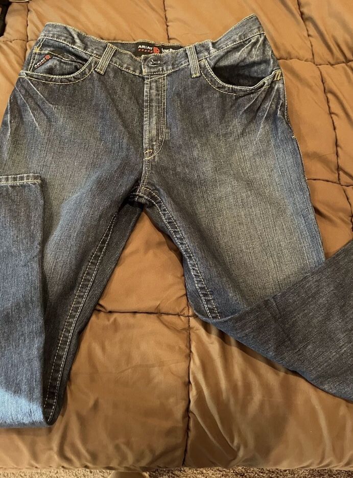 Ariat• Lowrise• Jeans••},