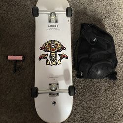 (PRICE NEGOTIABLE) Skate board with extras 