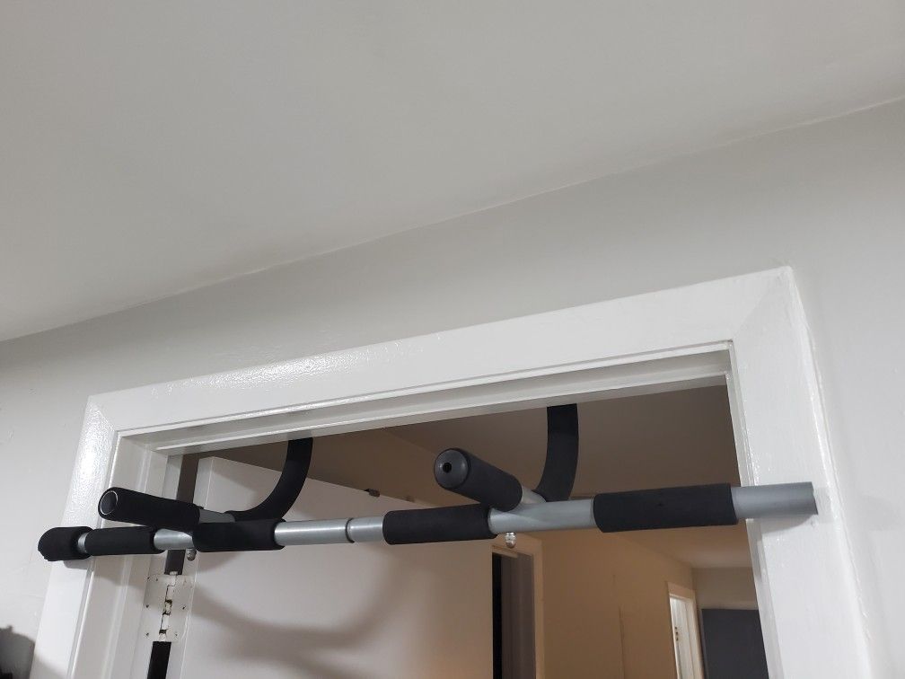 Pull Up Bar