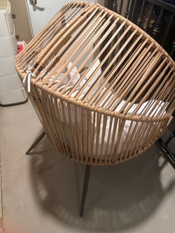 Rattan patio chair with White Cushion