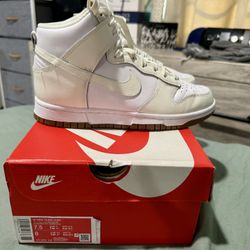 Nike Womens Dunk High 