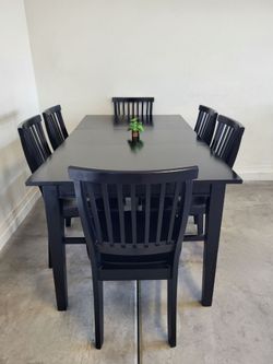 Table & 6 Chairs (Black) excellent condition