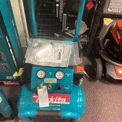 Makita Big Bore 5.2 Gal. 140 PSI 3.0 HP Portable Corded Electric Horizontal Single Tank Air Compressor (6.5 CFM at 90 PSI)