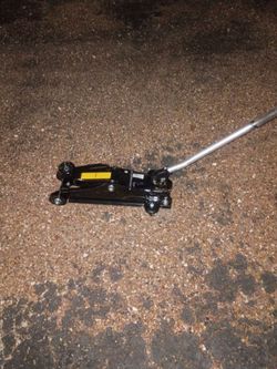 Black Low-Profile Hydraulic Floor Jack