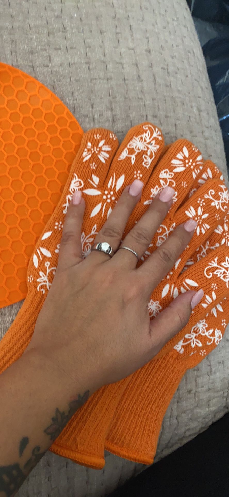 Oven Mits, Potholders & Spatulas