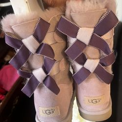 Uggs W Bailey Bow Never Worn 
