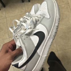 Nike dunks Size 8.5